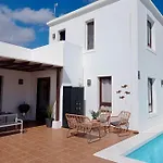 Splendid Casa Papagayo, Heated Pool, Roofterrace With Views And Wifi Villa