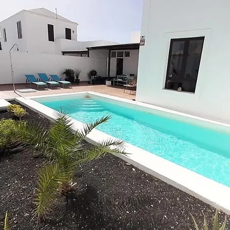 Splendid Casa Papagayo, Heated Pool, Roofterrace With Views And Wifi Villa